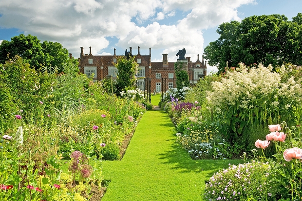 Picturesque Suffolk wedding venue wins Garden of the Year Award