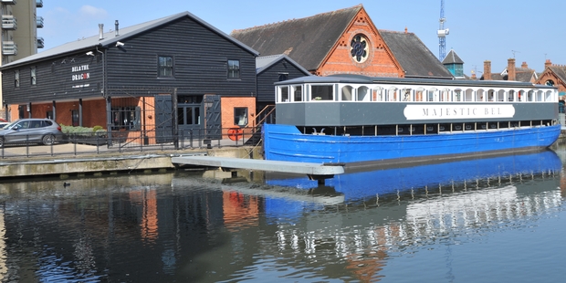 Plan your Reading wedding on a boat that rocks