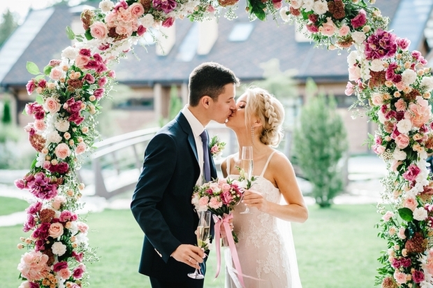 Outdoor wedding ceremonies in Hampshire